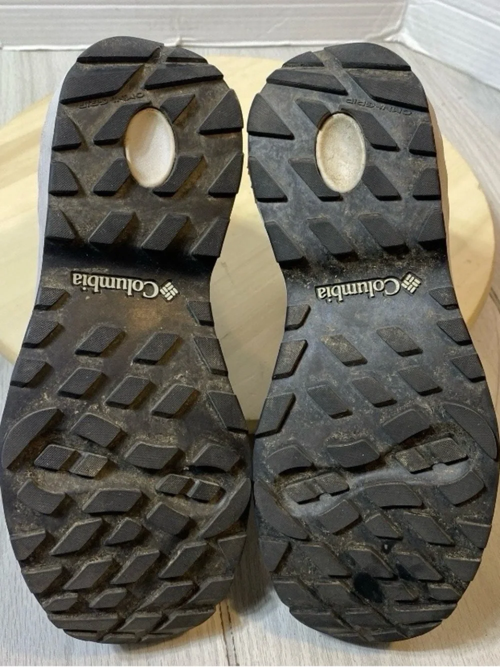 Columbia Newton Ridge Plus Waterproof Hiking Boots Womens Size 8 Gray Omni Tech
